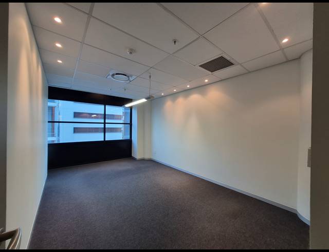 106M² OFFICE TO LET IN SANDTON CENTRAL
